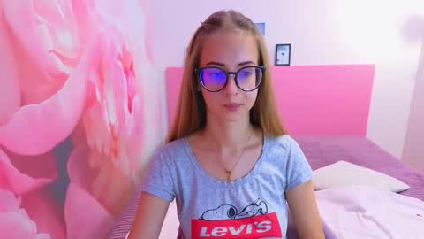 Kristina Adel online show from October 2025 06:44:02 AM