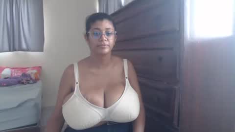 KristinaMilan online show from October 2025 01:56:02 PM