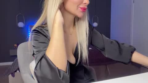 Snapshot of kristy_saint chatting on October 2025 04:21:02 AM Kristi online show from October 2025 04:21:02 AM