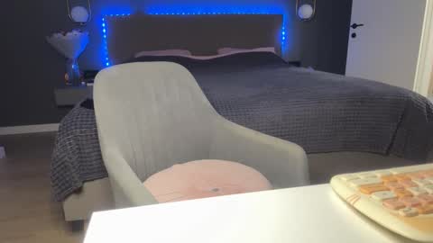 Snapshot of kristy_saint chatting on October 2025 04:12:02 AM Kristi online show from October 2025 04:12:02 AM