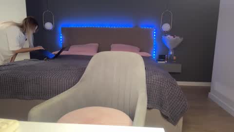 Snapshot of kristy_saint chatting on October 2025 04:20:01 AM Kristi online show from October 2025 04:20:01 AM