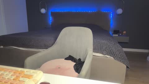 Snapshot of kristy_saint chatting on November 2025 04:33:02 AM Kristi online show from November 2025 04:33:02 AM