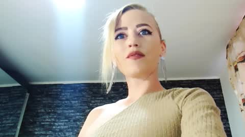 Snapshot of krystal_desire chatting on February 2025 12:57:02 PM krystal desire online show from February 2025 12:57:02 PM