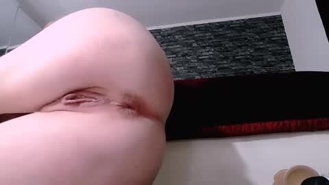 Snapshot of krystal_desire chatting on October 2025 05:37:01 AM krystal desire online show from October 2025 05:37:01 AM