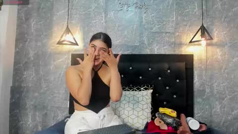 Kystal Taylor online show from October 2025 11:53:02 AM