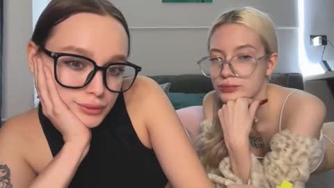 Bella and Alexandra online show from November 2025 03:24:02 PM