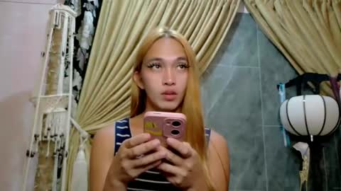 Snapshot of kween_romance chatting on November 2025 04:14:02 AM Kween online show from November 2025 04:14:02 AM