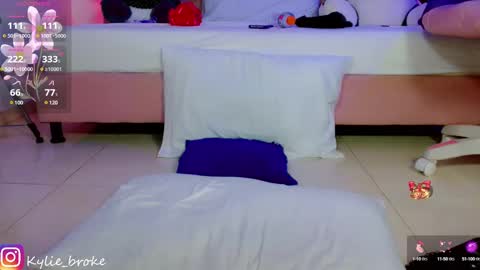 Snapshot of kylie_hottt_ chatting on January 2025 12:43:02 AM k ylie online show from January 2025 12:43:02 AM