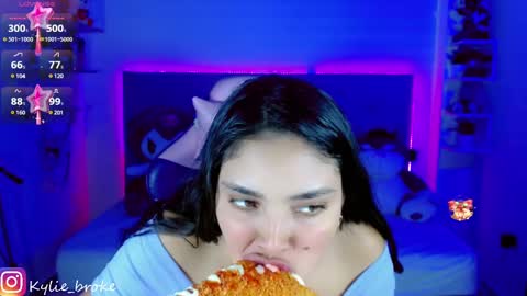 Snapshot of kylie_hottt_ chatting on January 2025 12:42:02 AM k ylie online show from January 2025 12:42:02 AM