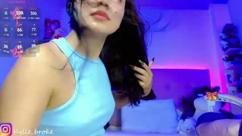 Snapshot of kylie_hottt_ chatting on January 2025 12:04:02 AM k ylie online show from January 2025 12:04:02 AM