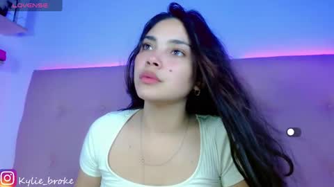 Snapshot of kylie_hottt_ chatting on February 2025 03:22:01 AM k ylie online show from February 2025 03:22:01 AM