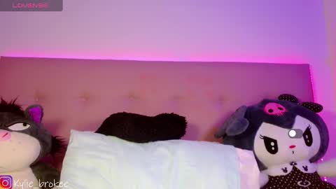 Snapshot of kylie_hottt_ chatting on February 2025 09:27:02 PM k ylie online show from February 2025 09:27:02 PM