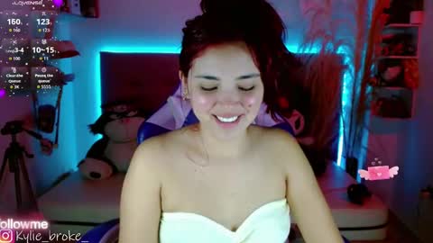 Snapshot of kylie_hottt_ chatting on October 2025 10:29:02 PM k ylie online show from October 2025 10:29:02 PM