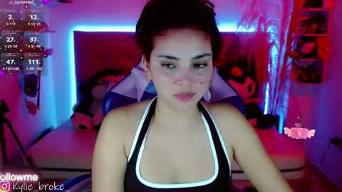 Snapshot of kylie_hottt_ chatting on October 2025 11:35:02 PM k ylie online show from October 2025 11:35:02 PM