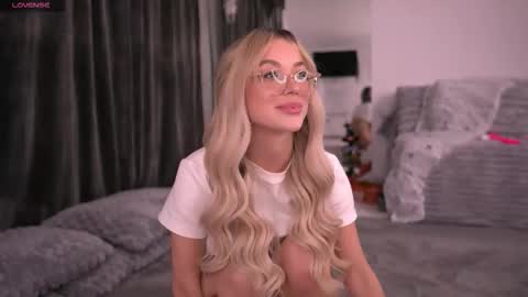 Snapshot of kyliejoyce chatting on October 2025 08:09:02 PM Kylie online show from October 2025 08:09:02 PM