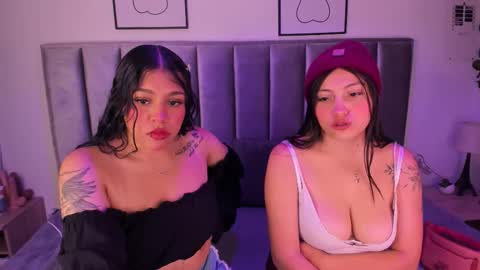 Snapshot of kyra_right chatting on November 2025 01:44:01 PM Emily Laila online show from November 2025 01:44:01 PM