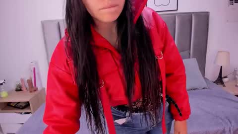 Snapshot of kyra_right chatting on November 2025 11:44:01 AM Emily Laila online show from November 2025 11:44:01 AM