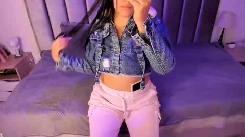 Snapshot of kyra_right chatting on December 2025 11:37:01 AM Emily Laila online show from December 2025 11:37:01 AM