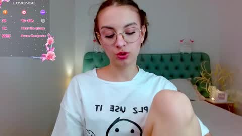 Snapshot of l1ttle_angel__ chatting on September 2025 09:05:01 PM Margo online show from September 2025 09:05:01 PM