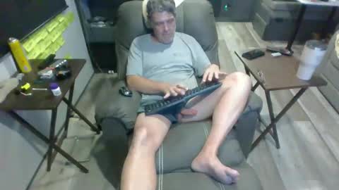 Snapshot of l8tniter chatting on October 2025 12:56:02 AM l8tniter online show from October 2025 12:56:02 AM