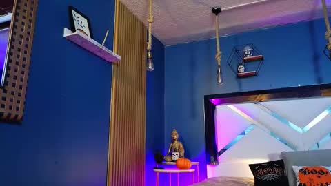 Cris  online show from October 2025 11:31:01 AM