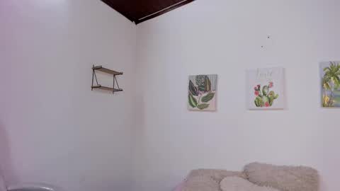  L A R A   online show from October 2025 10:53:02 PM