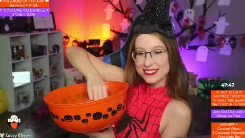 Snapshot of laceybloom chatting on October 2025 01:39:01 AM Lacey Bloom online show from October 2025 01:39:01 AM