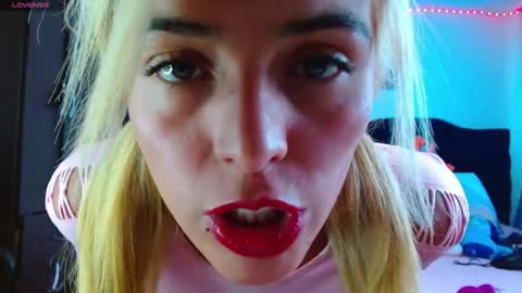 Valentina online show from September 2025 07:17:02 PM
