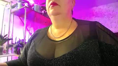 Snapshot of lady_gloria chatting on September 2025 05:23:02 AM Lady Gloria online show from September 2025 05:23:02 AM