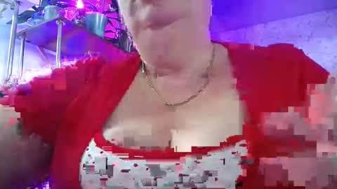 Snapshot of lady_gloria chatting on October 2025 12:02:01 PM Lady Gloria online show from October 2025 12:02:01 PM