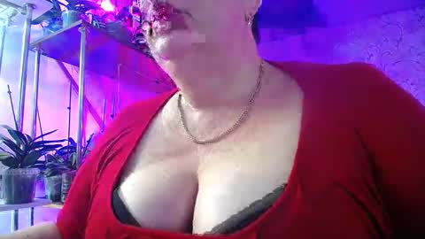 Snapshot of lady_gloria chatting on November 2025 09:08:02 AM Lady Gloria online show from November 2025 09:08:02 AM