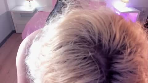 Lady  online show from February 2025 08:28:02 PM