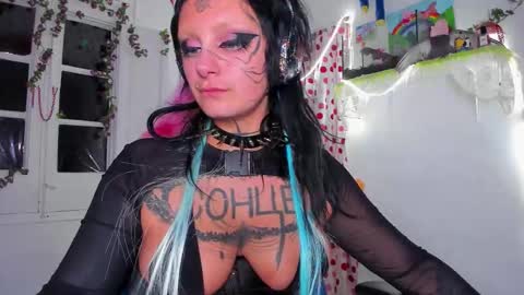 Snapshot of lady_sontse_ chatting on November 2025 09:50:01 PM Mia online show from November 2025 09:50:01 PM