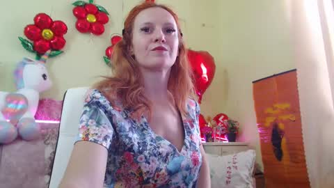Snapshot of ladybigsmile chatting on February 2025 09:32:02 AM Sima Ladybigsmile online show from February 2025 09:32:02 AM