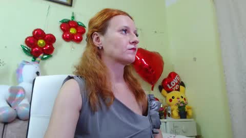 Snapshot of ladybigsmile chatting on February 2025 09:55:01 PM Sima Ladybigsmile online show from February 2025 09:55:01 PM