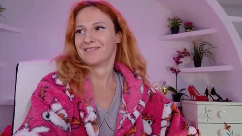 Snapshot of ladybigsmile chatting on September 2025 02:06:02 PM Sima Ladybigsmile online show from September 2025 02:06:02 PM