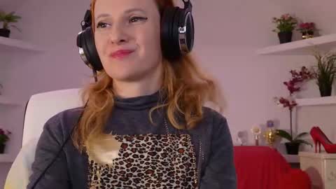 Snapshot of ladybigsmile chatting on September 2025 06:32:02 PM Sima Ladybigsmile online show from September 2025 06:32:02 PM