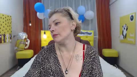 ladyelina online show from September 2025 04:09:02 PM