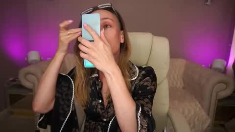 Lady online show from September 2025 12:29:01 PM