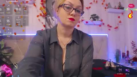 Snapshot of ladyjeen chatting on November 2025 05:52:02 AM Lady Jeen Back on Sunday 8th of December online show from November 2025 05:52:02 AM