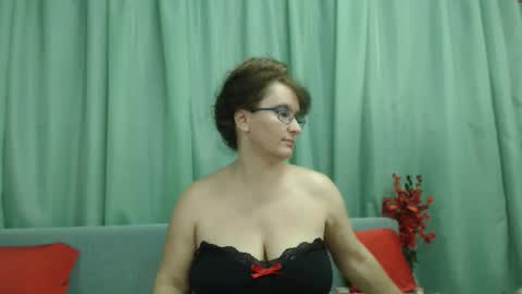 Nicole.... online show from December 2024 01:18:02 PM