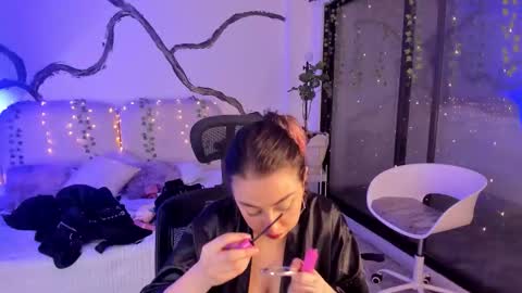 Lady  online show from November 2025 04:36:01 AM