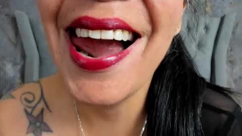 Snapshot of lailacastillomilf chatting on November 2025 11:44:02 AM Lailacastillo online show from November 2025 11:44:02 AM