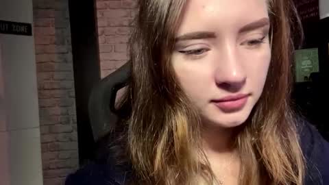 Luna online show from October 2025 05:33:01 AM