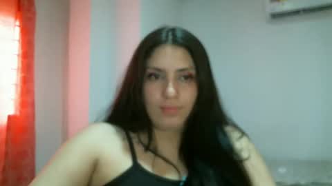 laura gomez online show from December 2024 06:33:01 PM