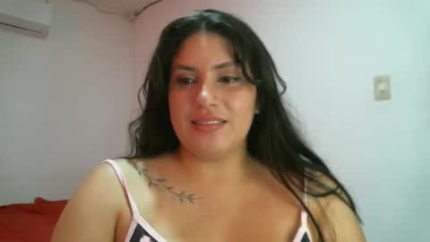 laura gomez online show from February 2025 05:37:01 PM