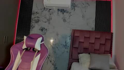 Laura online show from September 2025 12:43:02 PM