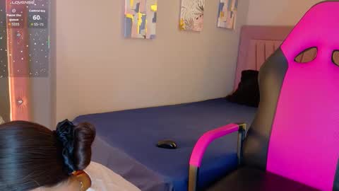 Laura online show from November 2025 12:16:01 PM