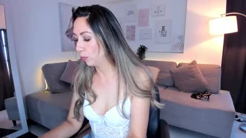 laly_dolce online show from September 2025 07:48:01 PM
