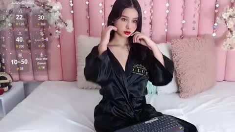 Laly Castro online show from November 2025 02:39:02 PM